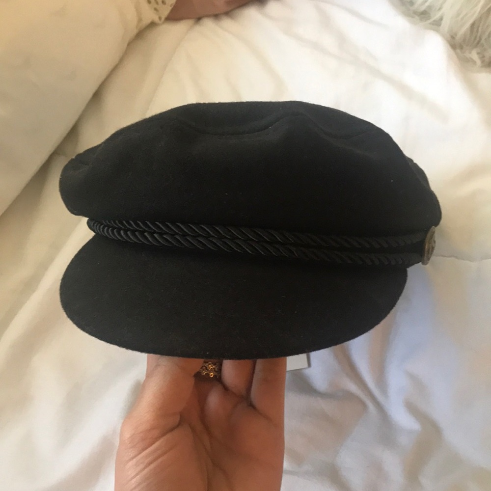 Black boater/newsboy cap